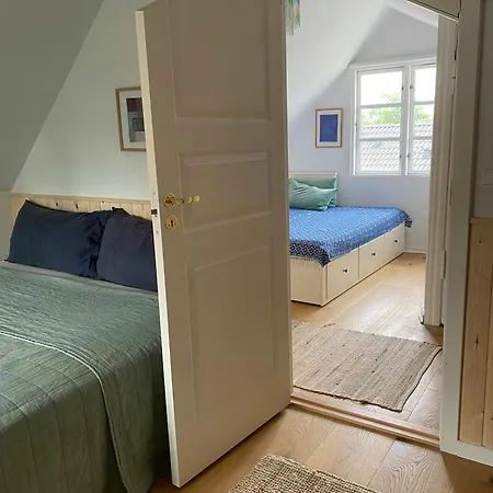 Semesterbostad Nordic-Style Summer House With Private Lake Frorup