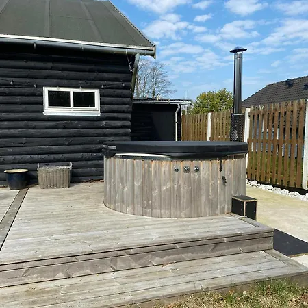 Nordic-Style Summer House With Private Lake Semesterbostad Frorup