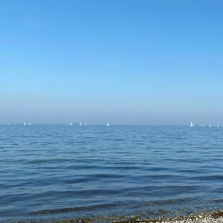 Semesterbostad Nordic-Style Summer House With Private Lake *