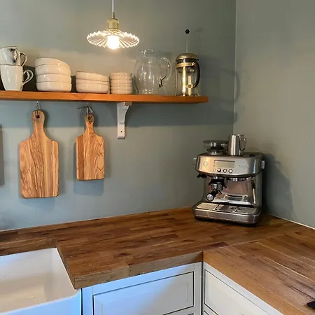 Nordic-Style Summer House With Private Lake Semesterbostad